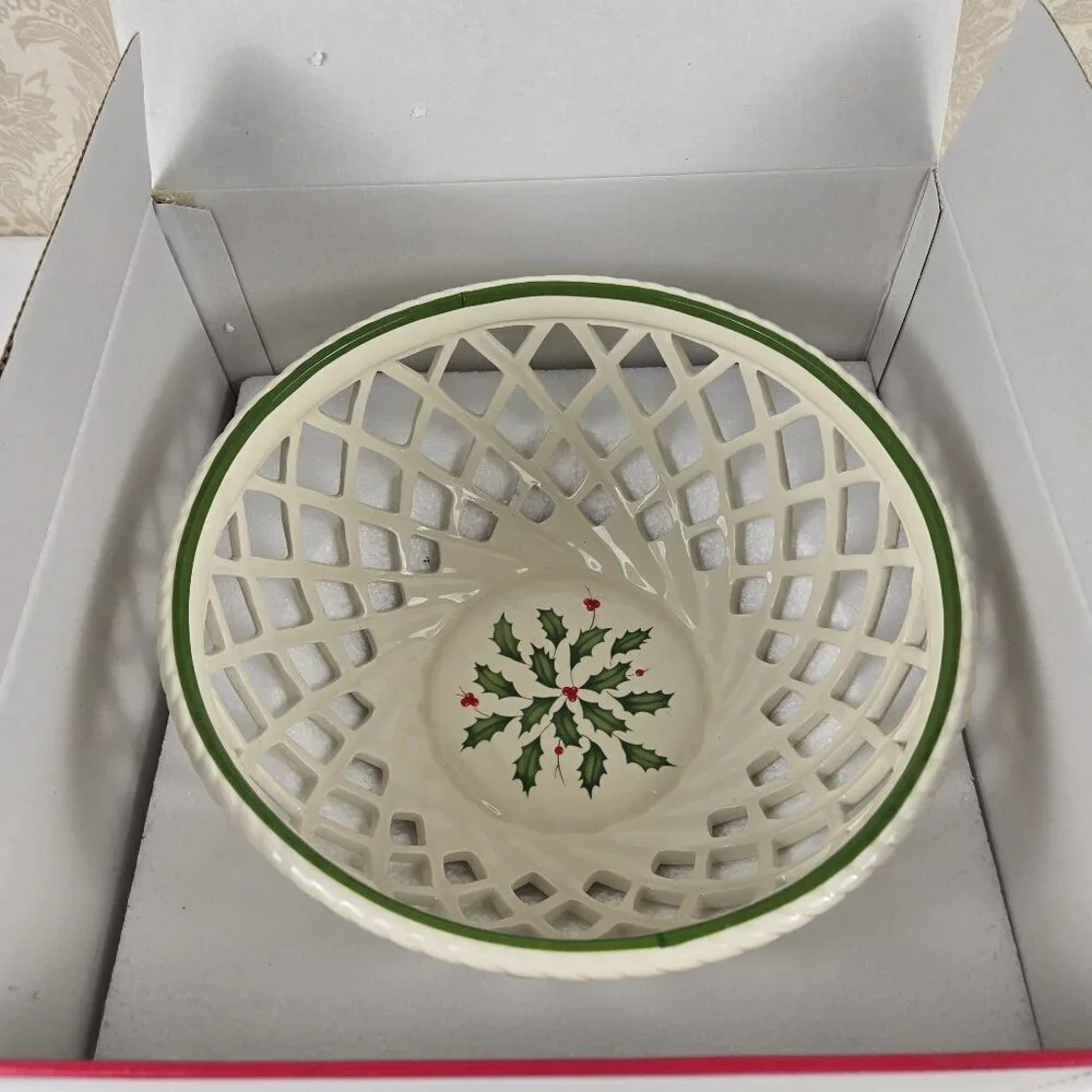 Lenox Holiday Open Weave Bread Basket Porcelain Cream Holly & Berries IOB